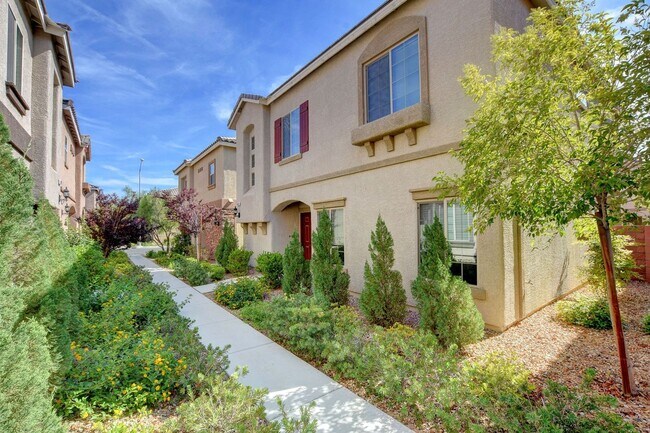 Building Photo - Beautiful Two Story Located on the Southwest