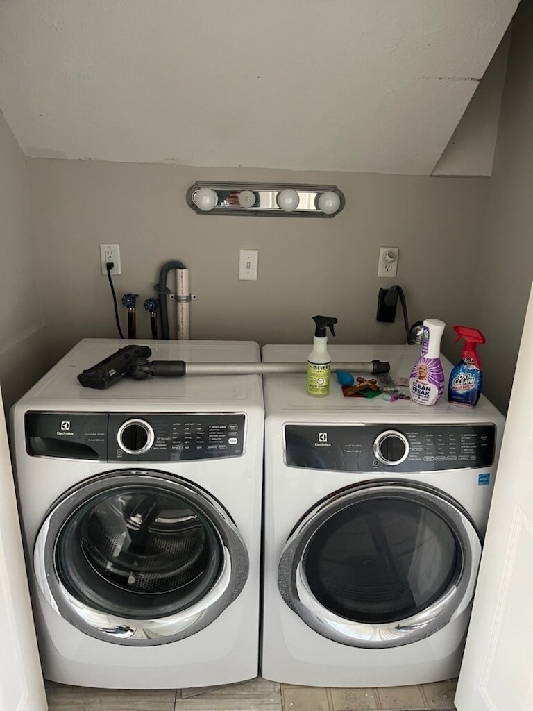 your own laundry included - 4333 Eileen Dr
