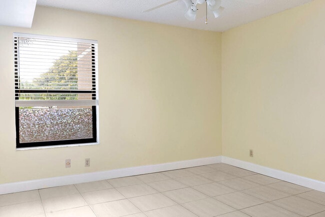 Building Photo - 5701 Camino Del Sol