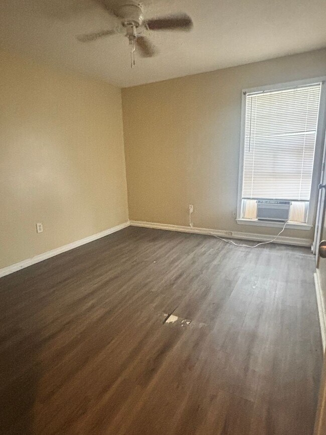 Building Photo - 2452 Oak Grove Ln