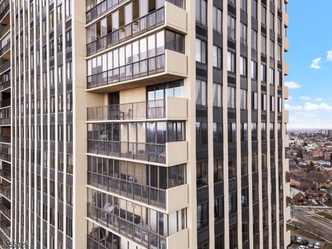Building Photo - 200 Winston Dr
