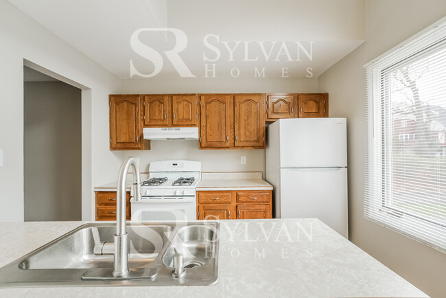 Building Photo - This is the home you've been waiting for