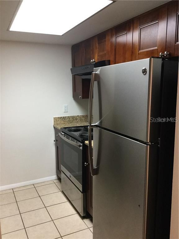 Building Photo - 5999 Village Cir S