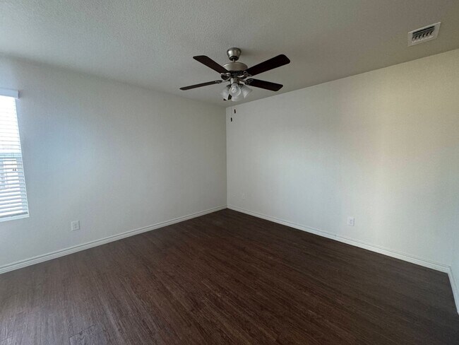 Building Photo - 1537 Justin Lp