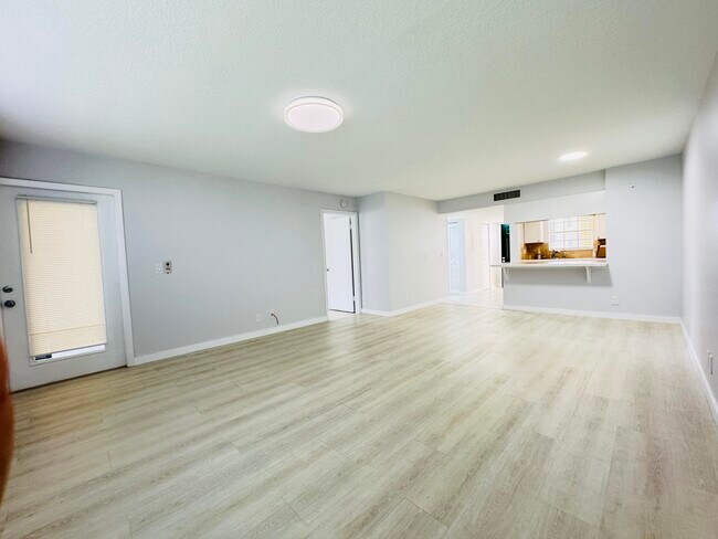 Building Photo - 6323 La Costa Dr