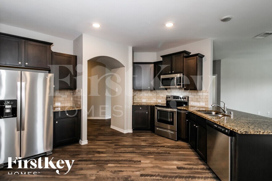 Building Photo - 117 Lazy Berry Way