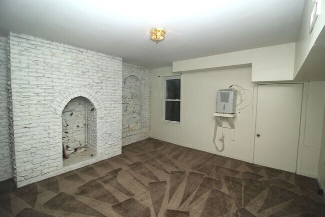 Building Photo - 212 E Biddle St