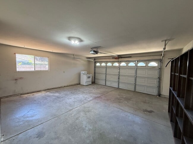 Building Photo - Single Story home in Riverbank's Crossroads Subdivision!