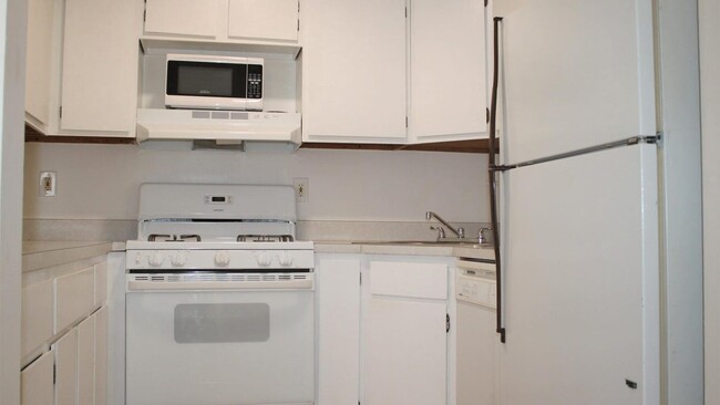 Building Photo - 38 Juniper Ct
