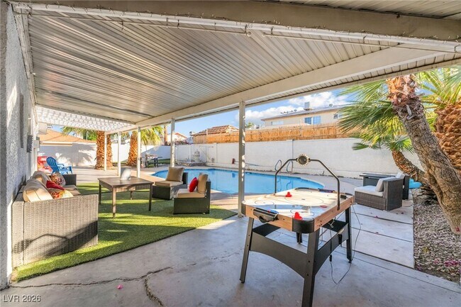 Building Photo - 2419 E Vegas Valley Dr