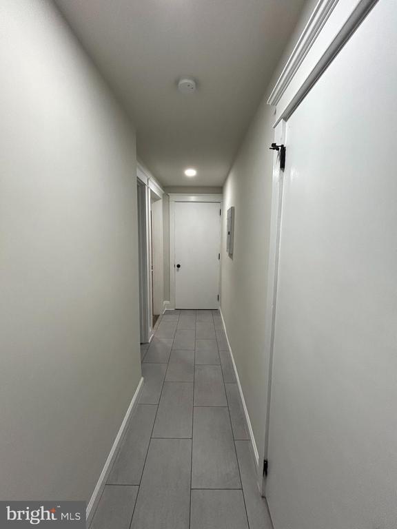 Building Photo - 566 E High St