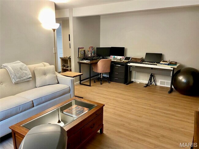 Building Photo - 9 Tree Hill Ct