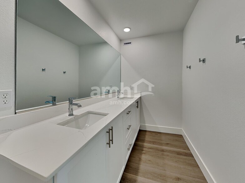 Building Photo - 8095 Braavos Peninsula Ave