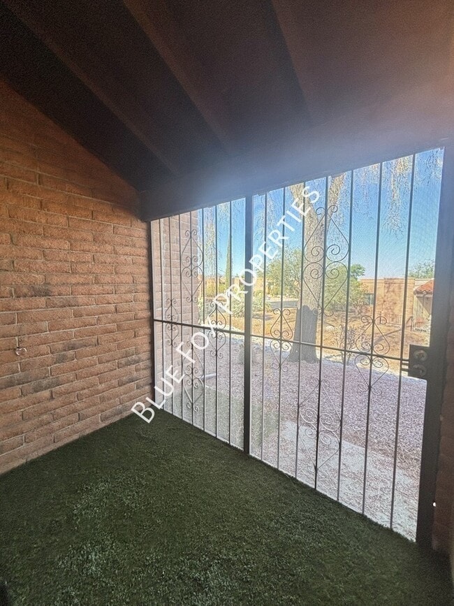 Building Photo - 1721 W Dalehaven Cir