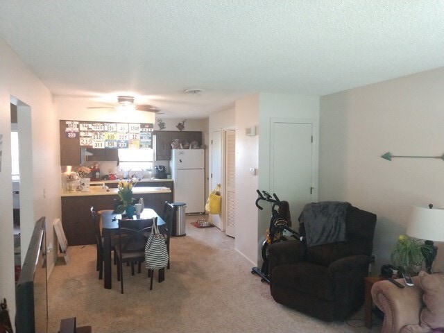 Building Photo - 2 Bedroom Duplex located on East Side of MHK!