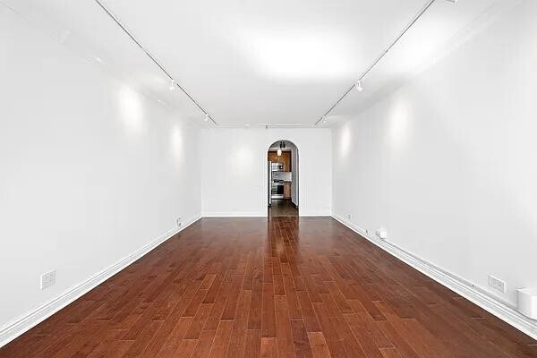 Building Photo - 275 Greenwich St