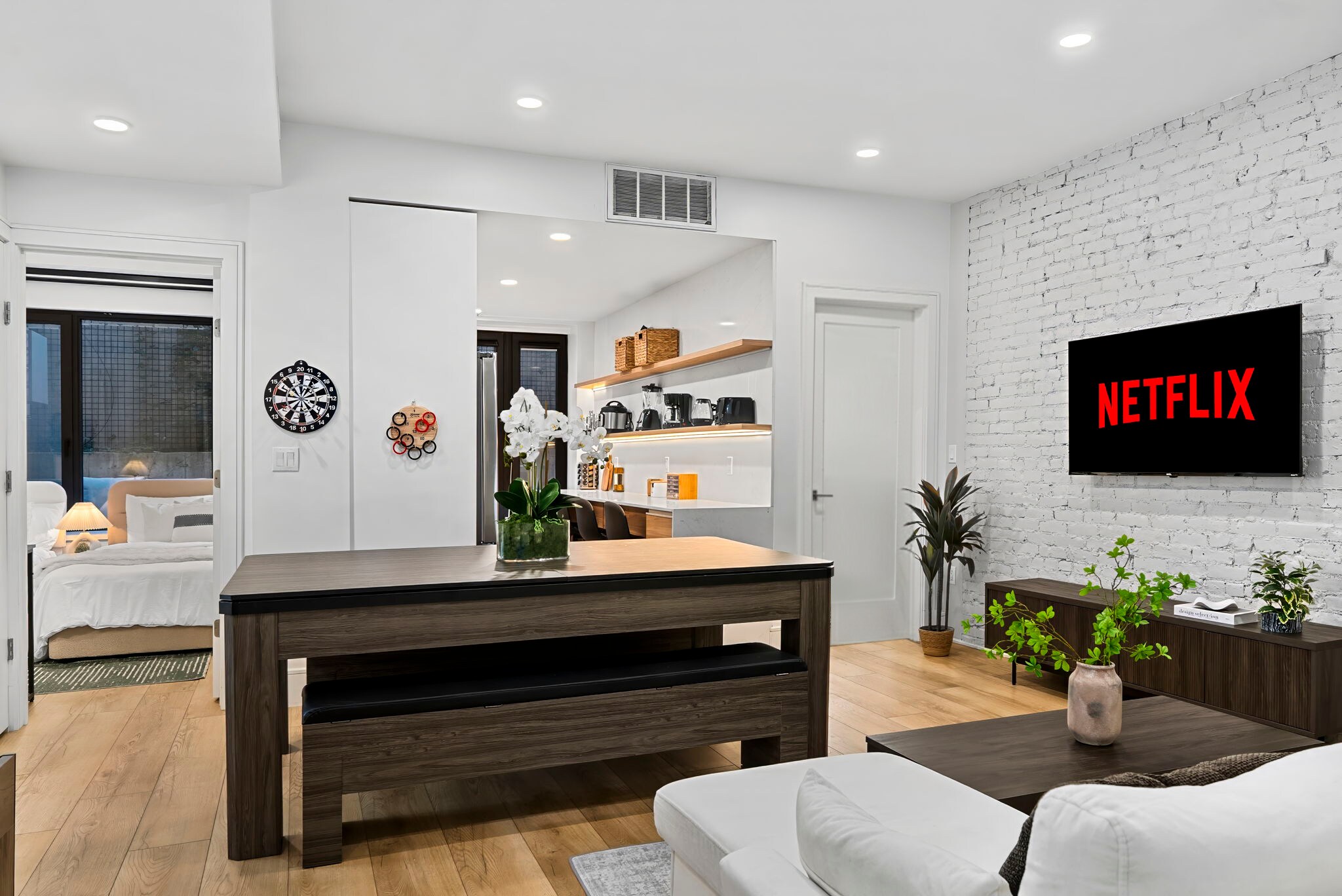 Building Photo - 1566 Beacon St