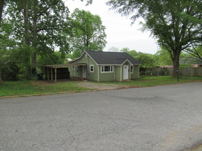 Building Photo - Cute, remodeled 3bd 1ba house