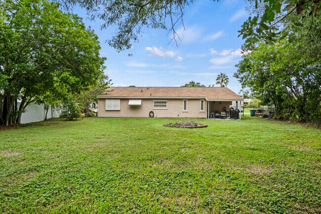 Building Photo - 232 SW Kimball Cir