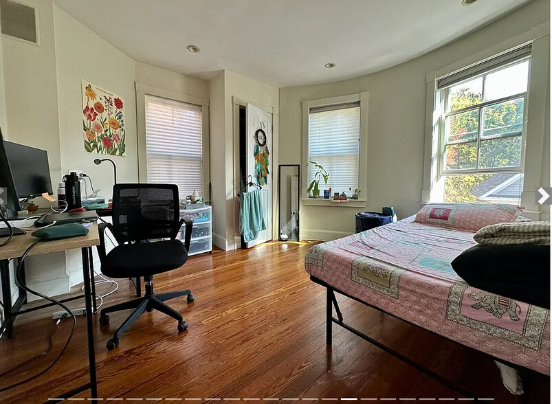 Building Photo - 151 Highland St