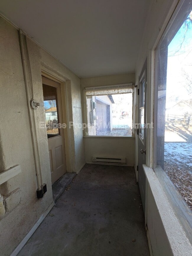 Building Photo - 721 3rd St