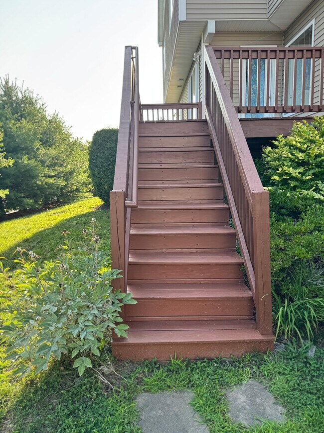 Building Photo - 6 Queen Isabella Way