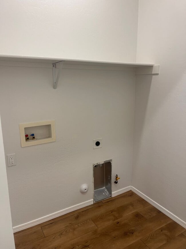 Building Photo - Occupied Do Not Disturb Tenant - Newer hom...