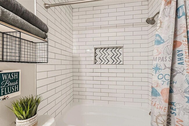 Building Photo - 5418-5420 Glen Haven Dr