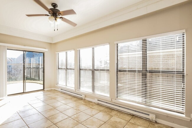 Building Photo - 290 Garden Springs Dr