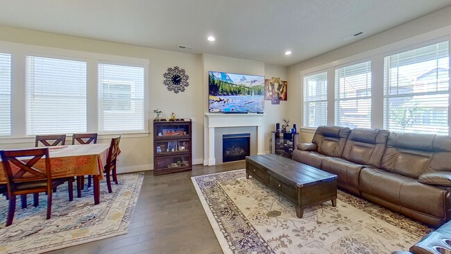 Building Photo - Beaverton Lovely 4 Bedroom 2.5 Bathroom in Bethany Crossing! Garage, A/C and Washer & Dryer Inclu...