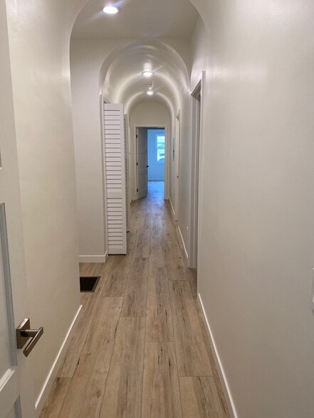 Building Photo - 205 S Arnaz Dr