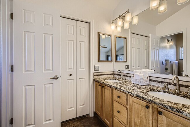 Building Photo - Spacious 4 BDR Longmont Home