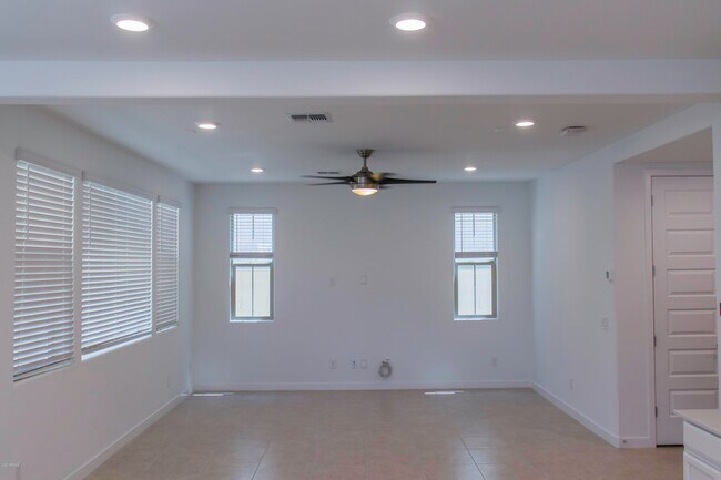 Building Photo - 1106 E Weatherby Way