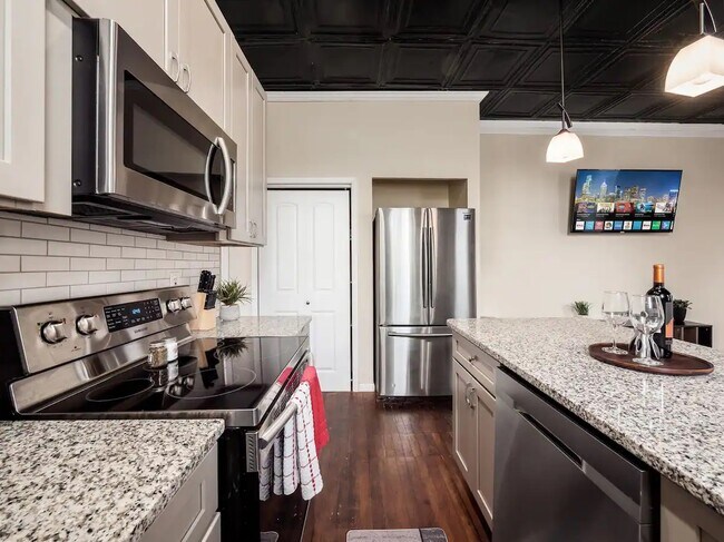 Building Photo - 164 E Mithoff St