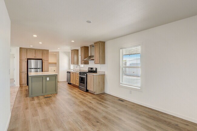 Building Photo - 6 Lapin St