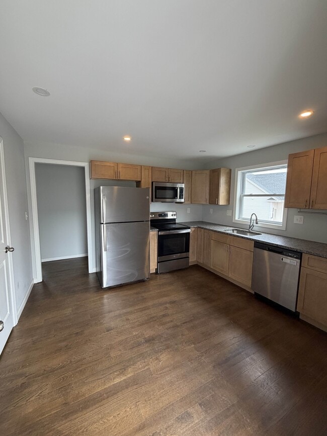 Building Photo - 309 Main St