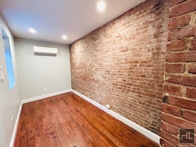 Building Photo - Enormous Striver's Row 2 Bedroom/Flex 3 Du...