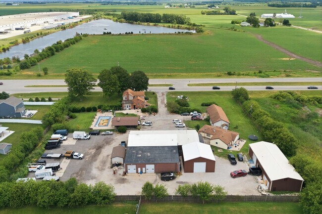 Building Photo - 24134 IL-53