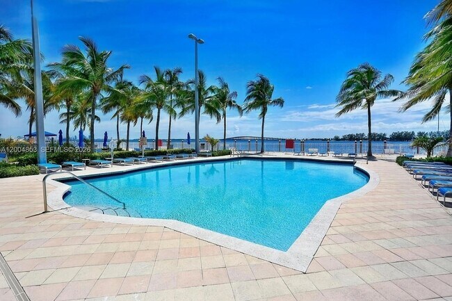 Building Photo - 2101 Brickell Ave