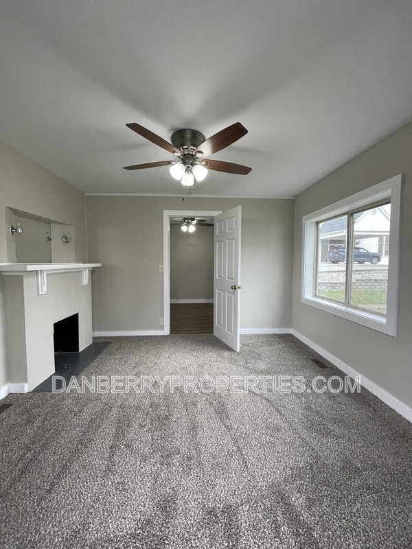 Building Photo - 220 N Main St