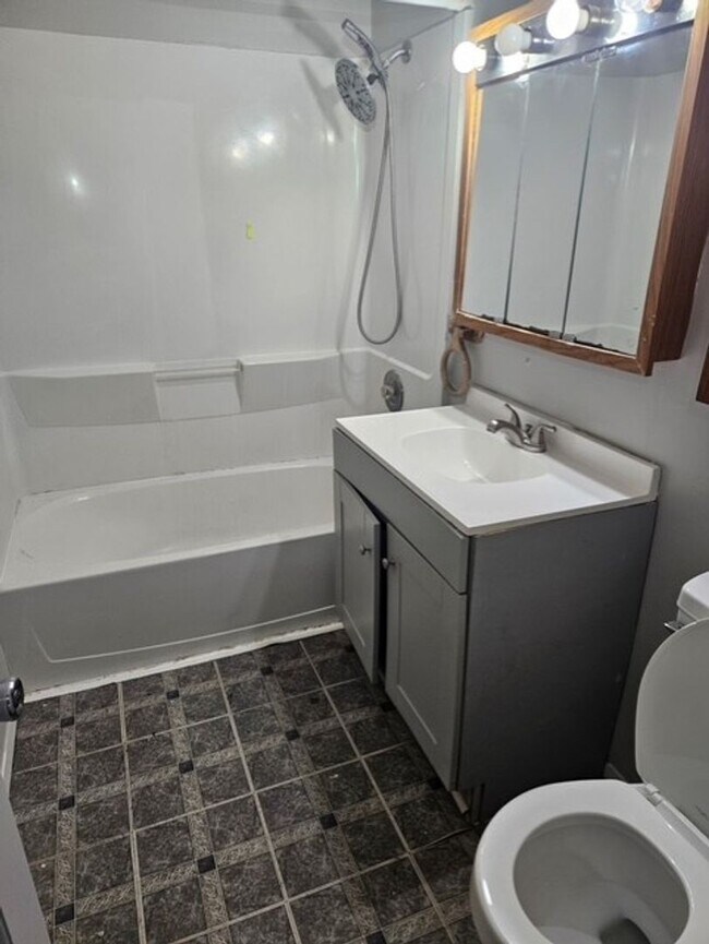 Building Photo - 510/503 Liberty St. - NAAAM