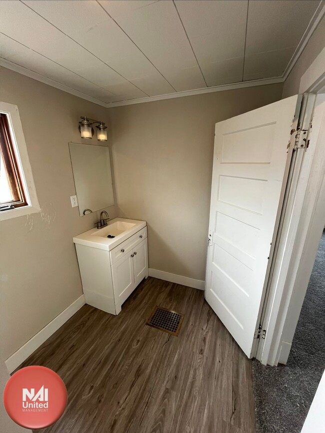 Building Photo - Four bedroom, two bathroom home for rent