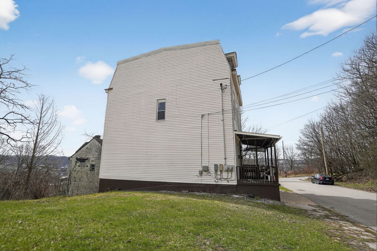 Building Photo - 553 Norman St