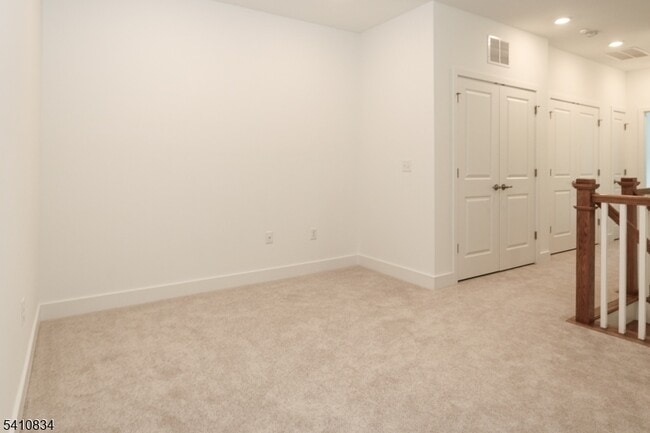 Building Photo - 71 Veterans Wy