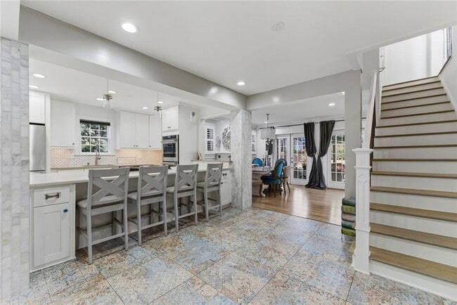 Building Photo - 302 Hascall Rd NW