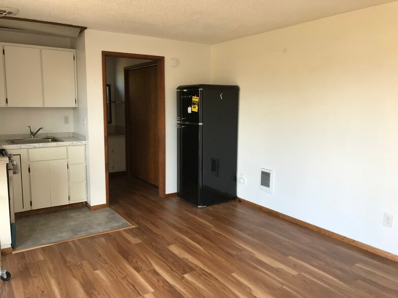 Studio: new fridge - 1609 7th Ave SE