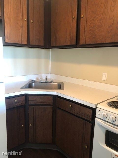 Building Photo - 2727 Lancashire Rd