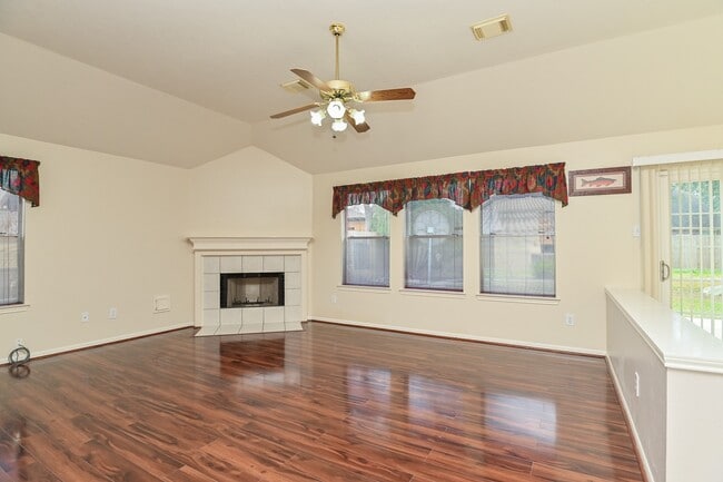 Building Photo - 12227 Meadowglen Dr