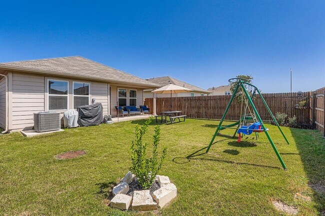Building Photo - 121 Granary Dr