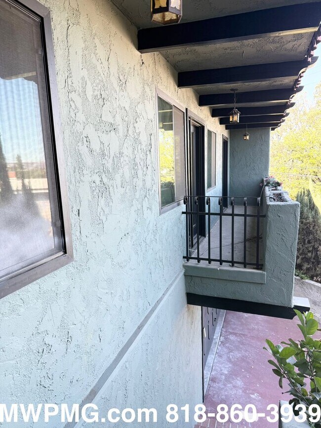 Building Photo - 4Bed 3Bath Woodland Hills home is an absol...